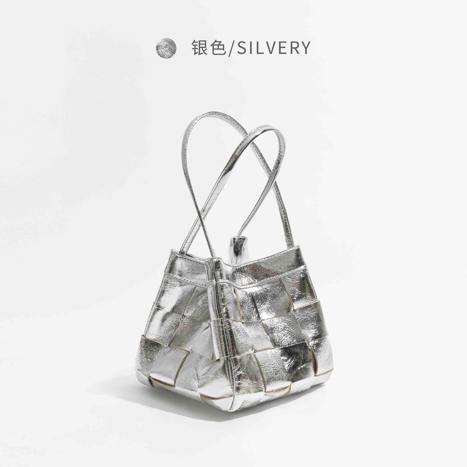 74d35d39057c43619b06b289e20d3e71~tplv-aphluv4xwc-origin-jpeg Reflective woven textured triangle shoulder strap and crossbody bag with matching patent leather belt Silver everyday casual travel bag - Image 5