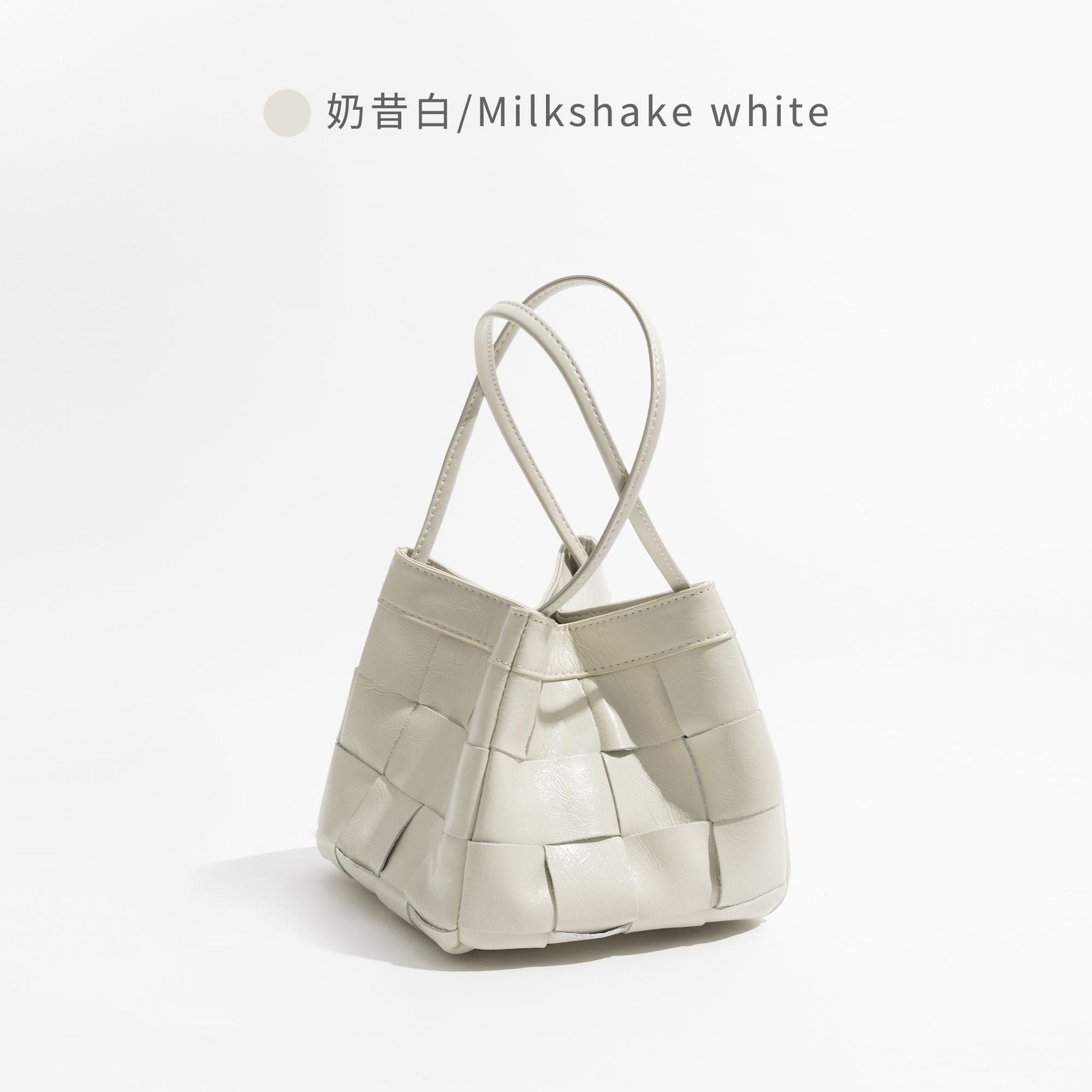 c369c60d078243c7ada7db8e37546644~tplv-aphluv4xwc-origin-jpeg Reflective woven textured triangle shoulder strap and crossbody bag with matching patent leather belt Silver everyday casual travel bag - Image 3